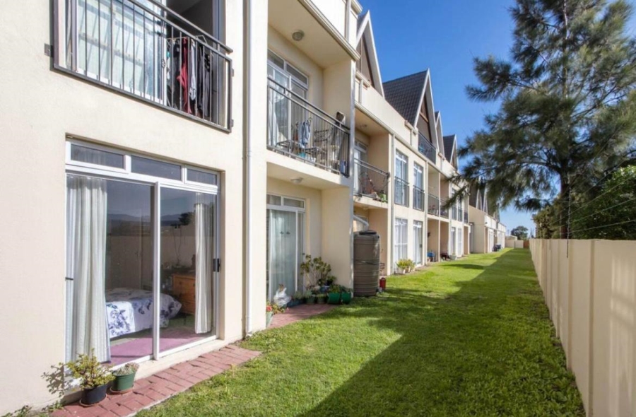 2 Bedroom Property for Sale in Whispering Pines Western Cape